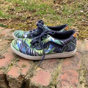 Vans, women’s 8.5, ultracush/lightweight, worn only a handful of times.